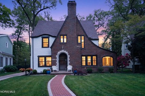 Photo of 3444 Gallatin Road, Ottawa Hills, OH 43606 (MLS # 10008151)