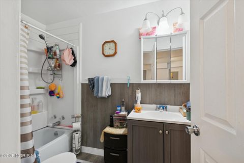 Tiny photo for 547 Church Street, Toledo, OH 43605 (MLS # 10000621)