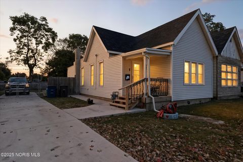 Photo of 547 Church Street, Toledo, OH 43605 (MLS # 10000621) Photo of 547 Church Street, Toledo, OH 43605 (MLS # 10000621)