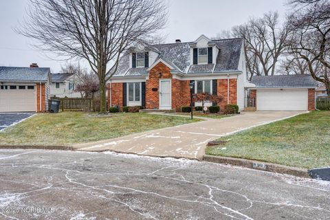 Photo of 4533 Satinwood Court, Toledo, OH 43623 (MLS # 10002413)