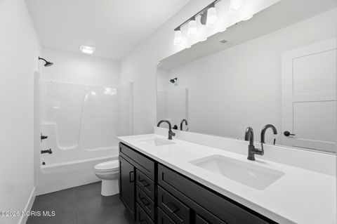 Tiny photo for 140 Barton Creek Drive, Perrysburg, OH 43551 (MLS # 10005649)