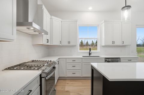 Tiny photo for 140 Barton Creek Drive, Perrysburg, OH 43551 (MLS # 10005649)