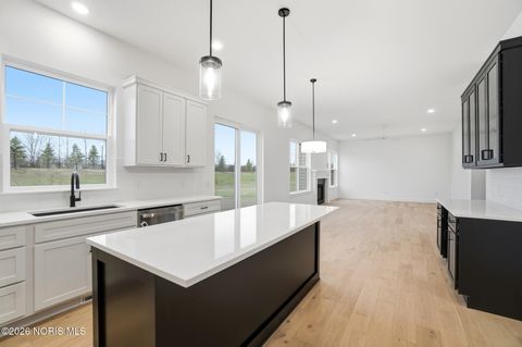 Tiny photo for 140 Barton Creek Drive, Perrysburg, OH 43551 (MLS # 10005649)