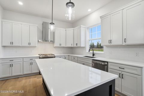 Tiny photo for 140 Barton Creek Drive, Perrysburg, OH 43551 (MLS # 10005649)