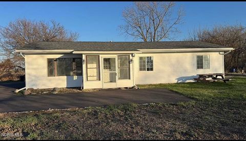 Photo of 2861 Latcha Road, Millbury, OH 43447 (MLS # 10006659)