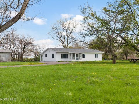 Photo of 2861 Latcha Road, Millbury, OH 43447 (MLS # 10006659)