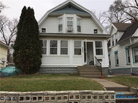 Photo of 2128 Miles Avenue, Toledo, OH 43606 (MLS # 10012984)