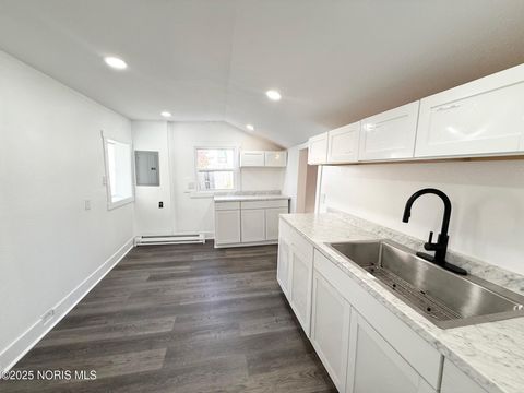 Tiny photo for 145 Whiting Avenue, Toledo, OH 43609 (MLS # 10000692)