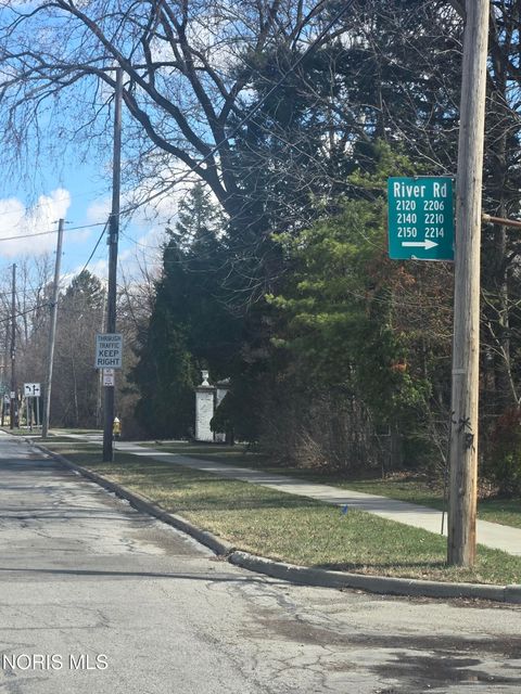 Tiny photo for 2210 River Road, Maumee, OH 43537 (MLS # 10005163)