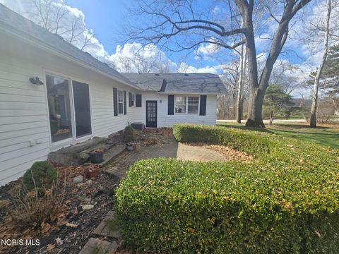 Tiny photo for 2210 River Road, Maumee, OH 43537 (MLS # 10005163)