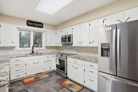 Tiny photo for 601 Yorkshire Drive, Findlay, OH 45840 (MLS # 10001832)