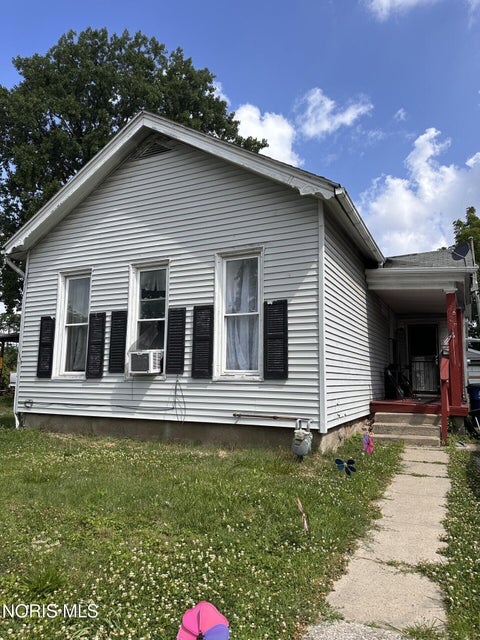 Photo of 1624 Indiana Avenue, Toledo, OH 43607 (MLS # 10010609)