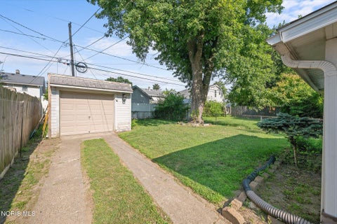 Tiny photo for 616 Bronx Drive, Toledo, OH 43609 (MLS # 10011174)