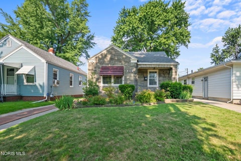 Photo of 616 Bronx Drive, Toledo, OH 43609 (MLS # 10011174)