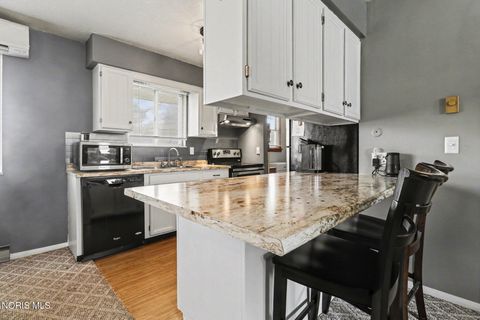 Tiny photo for 1025 Colonial Lane, Bryan, OH 43506 (MLS # 10005563)