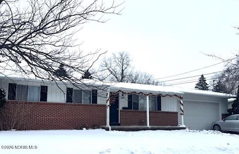 Photo of 517 N Summit Street, Bowling Green, OH 43402 (MLS # 10003733)