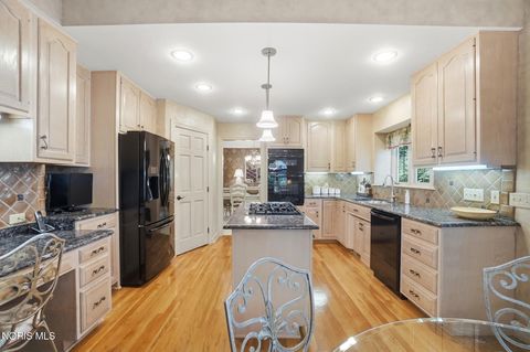 Tiny photo for 2727 Spring Water Drive, Toledo, OH 43617 (MLS # 10008386)