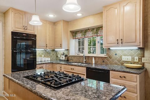 Tiny photo for 2727 Spring Water Drive, Toledo, OH 43617 (MLS # 10008386)