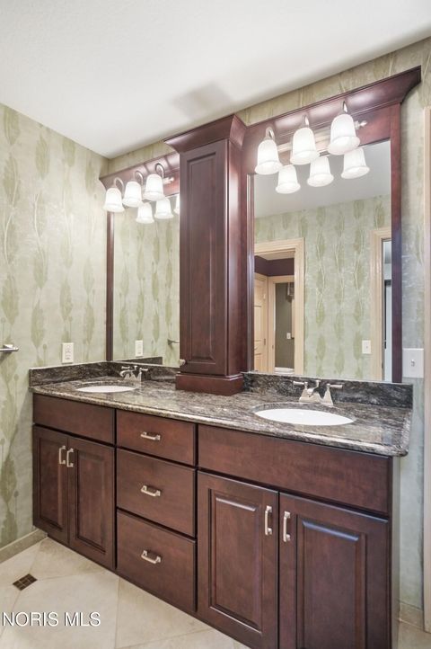 Tiny photo for 2727 Spring Water Drive, Toledo, OH 43617 (MLS # 10008386)