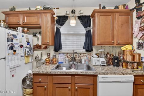 Tiny photo for 836 City Park Park, Toledo, OH 43604 (MLS # 10005509)