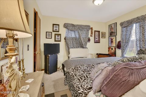 Tiny photo for 836 City Park Park, Toledo, OH 43604 (MLS # 10005509)