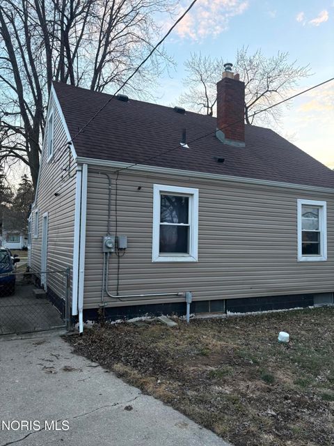 Tiny photo for 221 Orville Drive, Toledo, OH 43612 (MLS # 10004581)