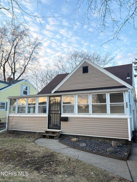 Tiny photo for 221 Orville Drive, Toledo, OH 43612 (MLS # 10004581)