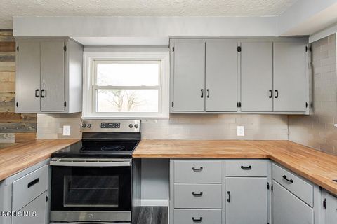 Tiny photo for 1517 Tiffin Road, Fremont, OH 43420 (MLS # 10004842)