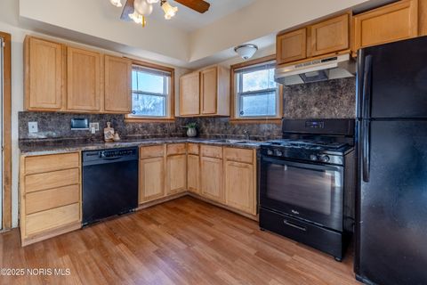 Tiny photo for 569 Apple Avenue, Toledo, OH 43609 (MLS # 10000874)