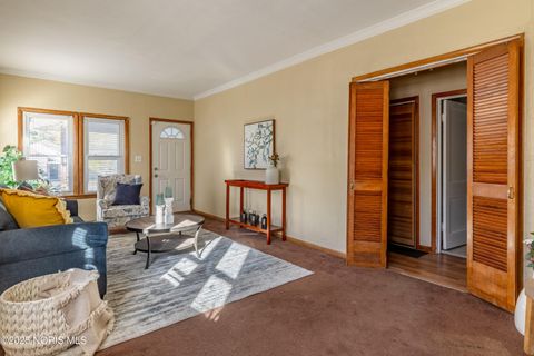 Tiny photo for 569 Apple Avenue, Toledo, OH 43609 (MLS # 10000874)