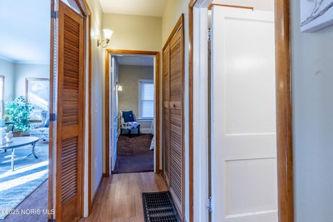 Tiny photo for 569 Apple Avenue, Toledo, OH 43609 (MLS # 10000874)