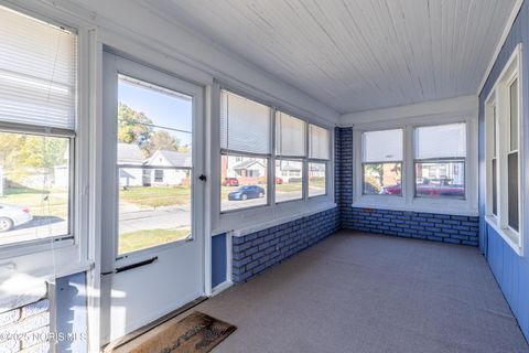 Tiny photo for 569 Apple Avenue, Toledo, OH 43609 (MLS # 10000874)