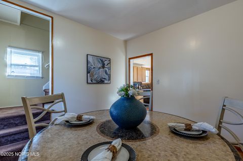 Tiny photo for 569 Apple Avenue, Toledo, OH 43609 (MLS # 10000874)