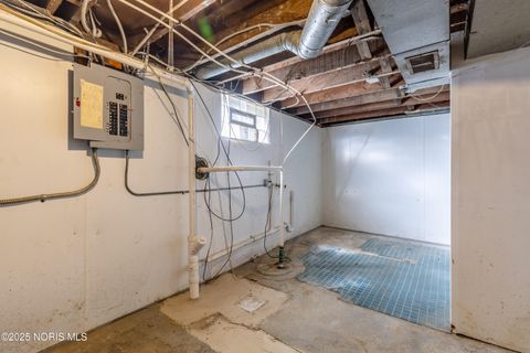 Tiny photo for 569 Apple Avenue, Toledo, OH 43609 (MLS # 10000874)