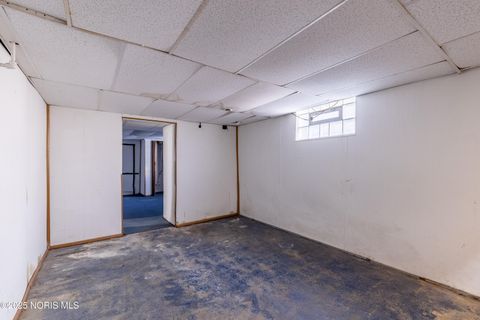 Tiny photo for 569 Apple Avenue, Toledo, OH 43609 (MLS # 10000874)