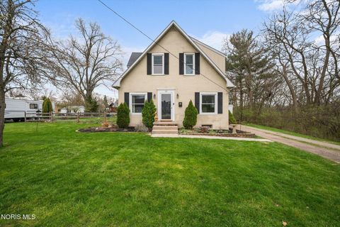 Photo of 117 Central Avenue, Rossford, OH 43460 (MLS # 10006026)