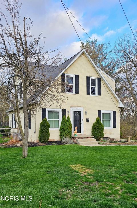 Photo of 117 Central Avenue, Rossford, OH 43460 (MLS # 10006026)