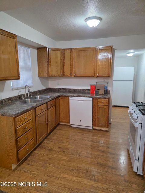 Tiny photo for 2040 Fairfax Road, Toledo, OH 43613 (MLS # 10001925)