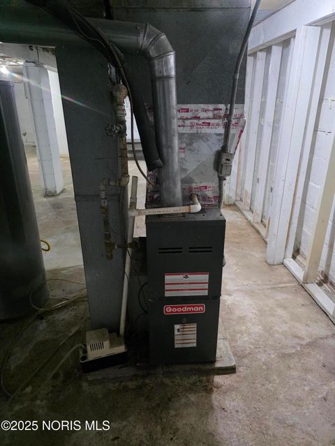 Tiny photo for 2040 Fairfax Road, Toledo, OH 43613 (MLS # 10001925)