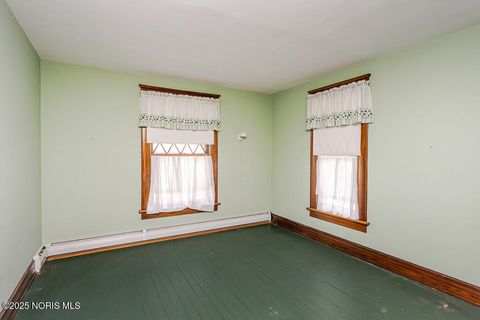 Tiny photo for 504 E Main Street, Leipsic, OH 45856 (MLS # 10000280)