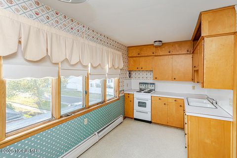 Tiny photo for 504 E Main Street, Leipsic, OH 45856 (MLS # 10000280)