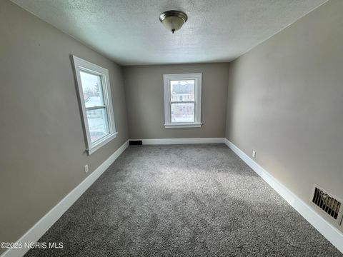 Tiny photo for 4218 Parrakeet Avenue, Toledo, OH 43612 (MLS # 10003511)