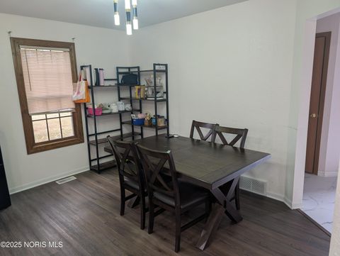 Tiny photo for 10453 White Oak Drive, Perrysburg, OH 43551 (MLS # 10000059)