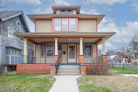 Photo of 2534 Maplewood Avenue, Toledo, OH 43610 (MLS # 10005172)