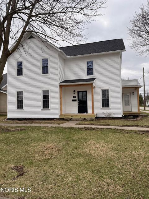 Photo of 433 W Stevenson Street, Gibsonburg, OH 43431 (MLS # 10005567)