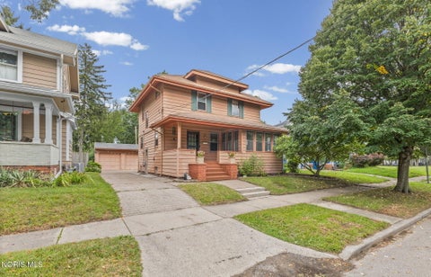 Photo of 1814 Princeton Drive, Toledo, OH 43614 (MLS # 10012376)