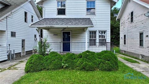 Tiny photo for 3941 Leybourn Avenue, Toledo, OH 43612 (MLS # 10006832)