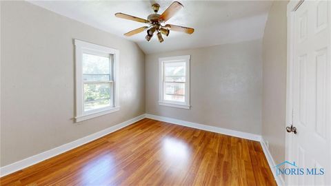 Tiny photo for 3941 Leybourn Avenue, Toledo, OH 43612 (MLS # 10006832)
