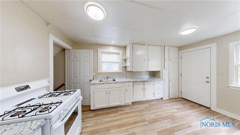 Tiny photo for 3941 Leybourn Avenue, Toledo, OH 43612 (MLS # 10006832)