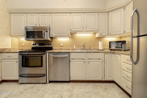 Tiny photo for 2049 Willowhill Lane, Toledo, OH 43615 (MLS # 10011002)